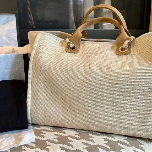 ❌❌❌SOLD❌❌❌Chanel Deauville Tote - Picture 9 of 14